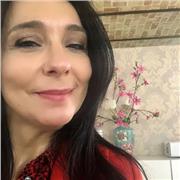 Insegnante madrelingua con esperienza pluridecennale, in possesso della certificazione Dalf C2